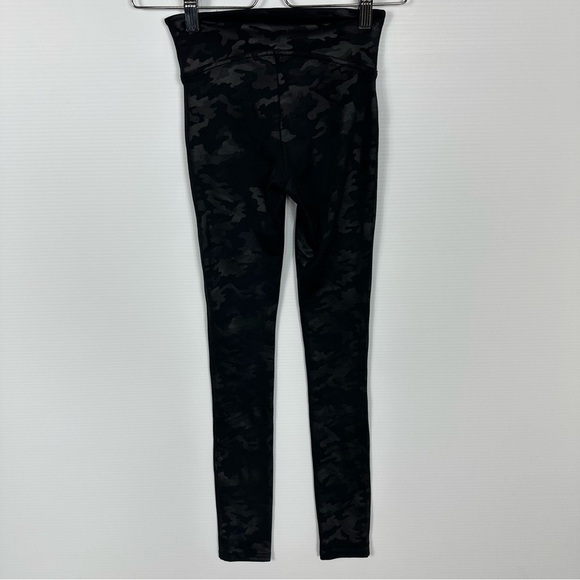 Spanx Faux Leather Camo Leggings Size XS - Picture 5 of 14
